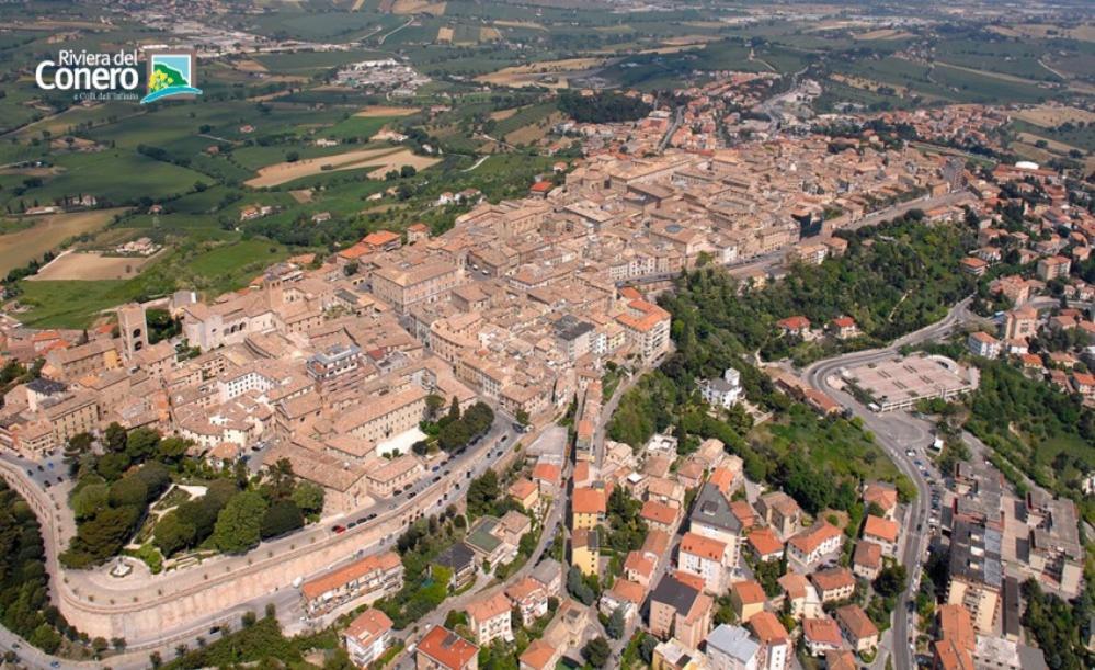 Ferienwohnung Osimo Nel Cuore Del Centro, Free Wi-Fi E Netflix Exterior foto